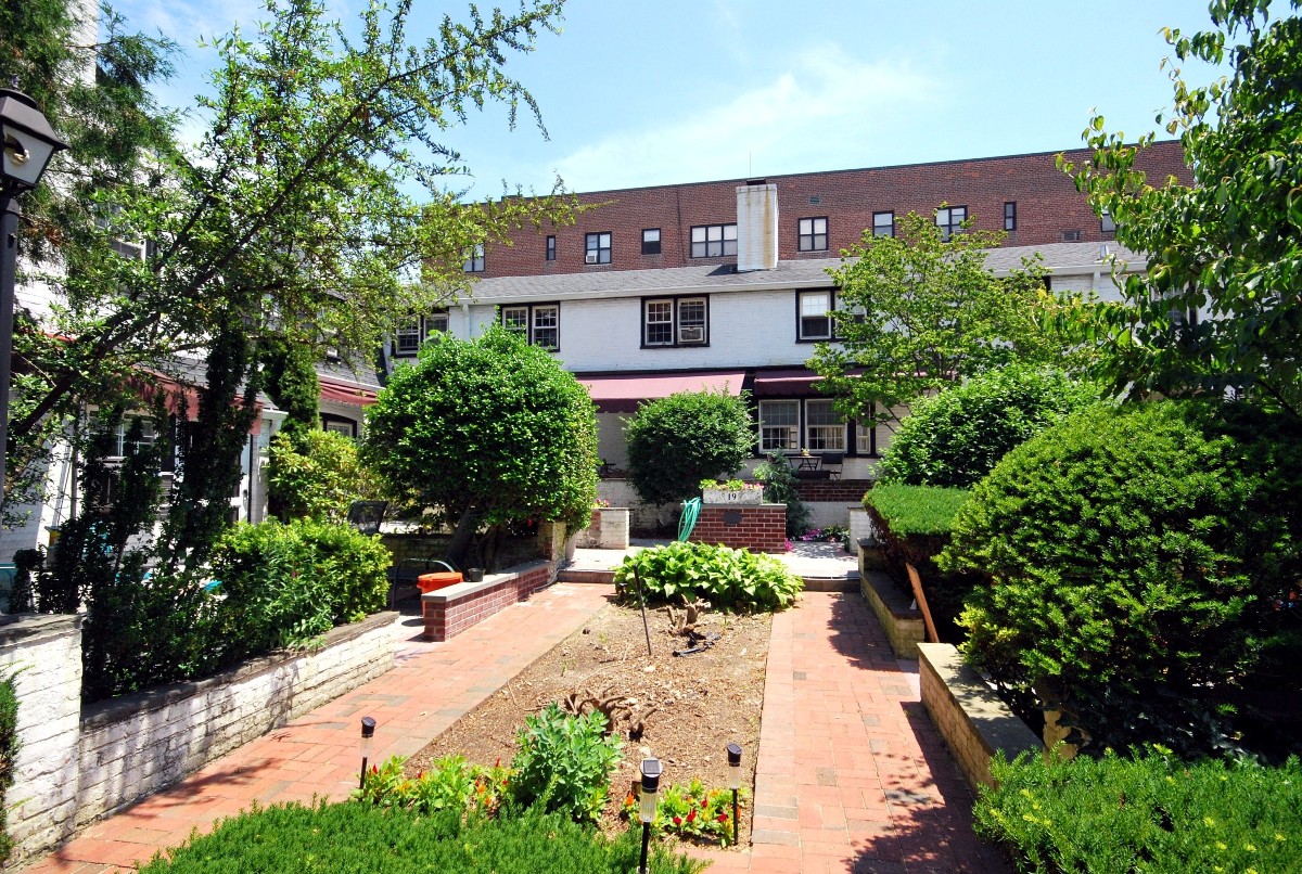 19 Barstow Rd, Great Neck, NY 11021 