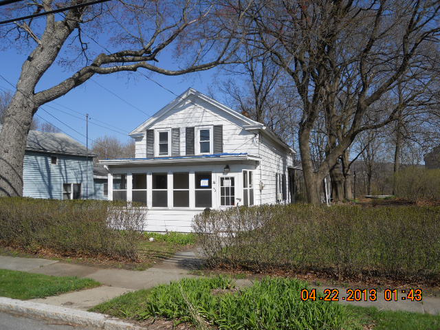 52 6th St, Waterford, NY 12188 