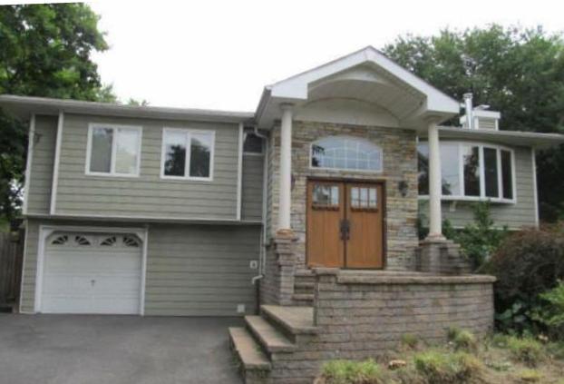 143 Saint Nicholas Ave, Smithtown, NY 11787 