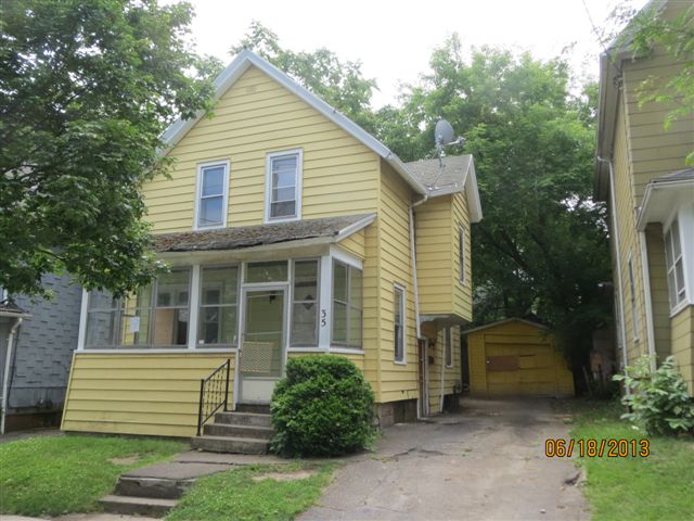 35 Roycroft Dr, Rochester, NY 14621 