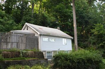 90 Hollow Brook Rd, Lake Peekskill, NY 10537 