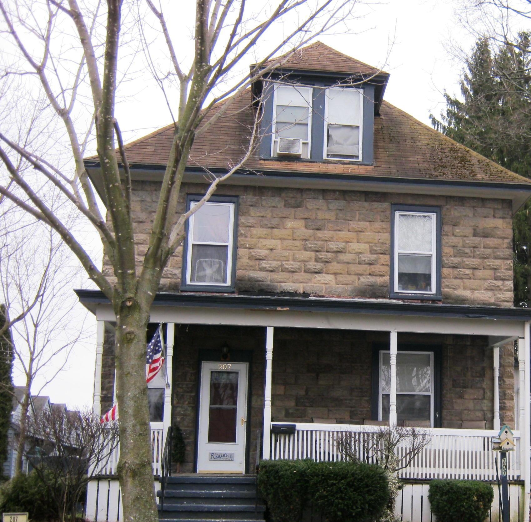 207 E Chapel St, Canastota, NY 13032 