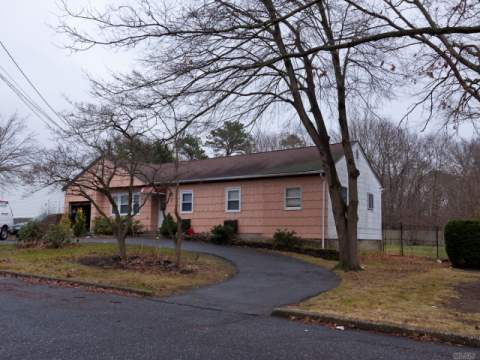 14 Prospect Street, Central Islip, NY 11722 