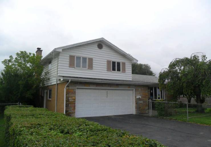 4225 E Frontier Dr, Buffalo, NY 14219 