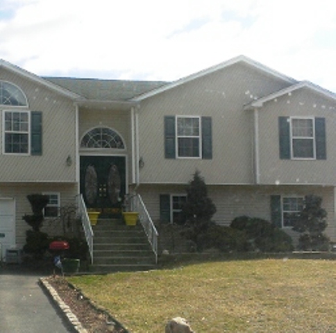 17 Maple St, Wyandanch, NY 11798 