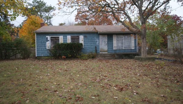 33 Carver Blvd, Bellport, NY 11713 