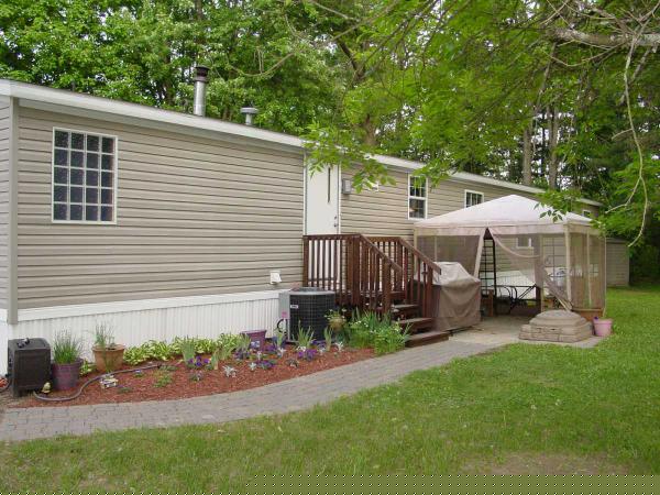 103 Palm Dr, Saratoga Springs, NY 12866 