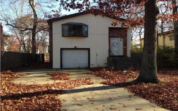 348 Auborn Ave, Shirley, NY 11967 