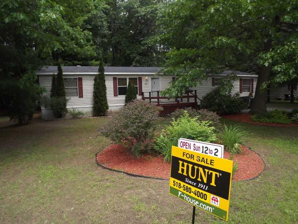 72 Lakeside, Malta, NY 12020 