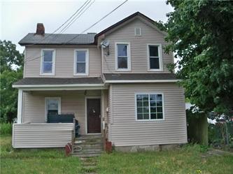 83 Redington St, Bay Shore, NY 11706 