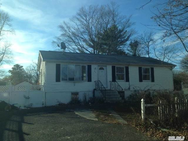 46 Hamilton Avenue, Brentwood, NY 11717 