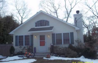 8 Liberty St, Hampton Bays, NY 11946 