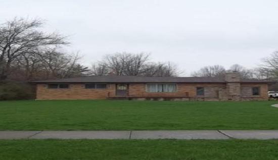 2745 East Ridgewood Drive, Seven Hills, OH 44131 