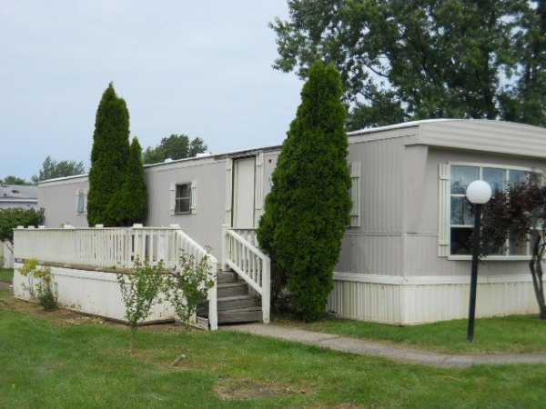 105 Edge Cliff Circle West, Elyria, OH 44035