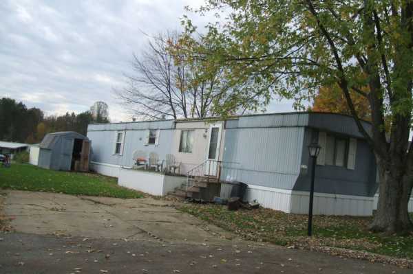 1237 North Park Lane, Brookfield, OH 44403 