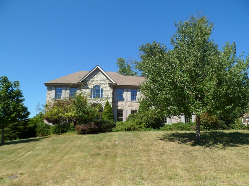 1083 Castle Bay Dr, Cincinnati, OH 45245 