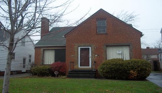 3801 Grosvenor Rd, South Euclid, OH 44118 