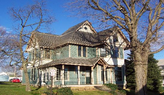 211 East Walnut Street, Barnesville, OH 43713 