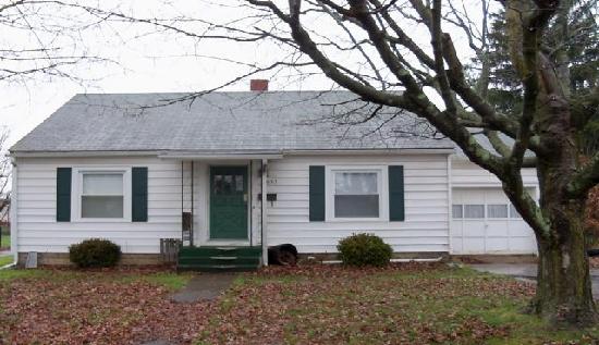 1033 Lindergh Ave, Zanesville, OH 43701 