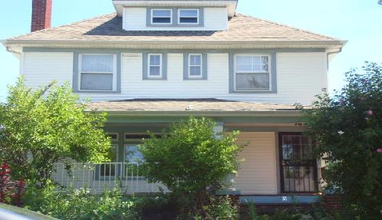 2123 Hampstead Road, Cleveland Heights, OH 44118 