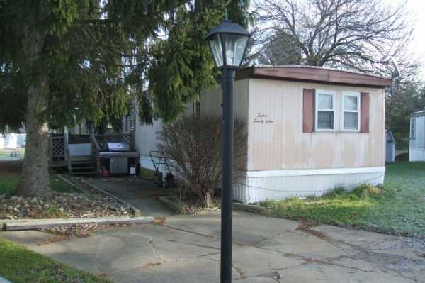 1229 North Park Lane, Brookfield, OH 44403 
