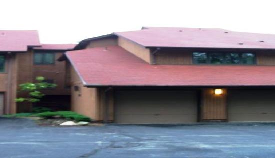 25010 Mills River Road, Olmsted Falls, OH 44138 