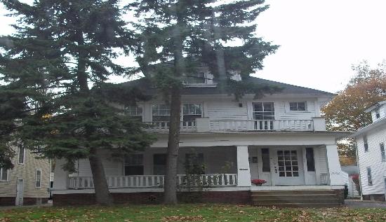 3042 Kensington Rd, Cleveland Heights, OH 44118 