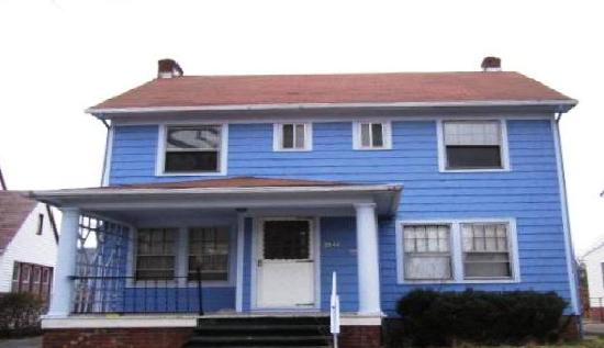 2044 Hampstead Road, Cleveland Heights, OH 44118 