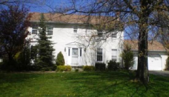 8890 Tanglewood Trl, Chagrin Falls, OH 44023 