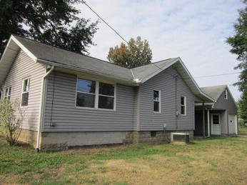 639 Mckinley Ave S, Brewster, OH 44613 