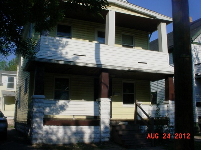 2902 121 St, Cleveland, OH 44120 