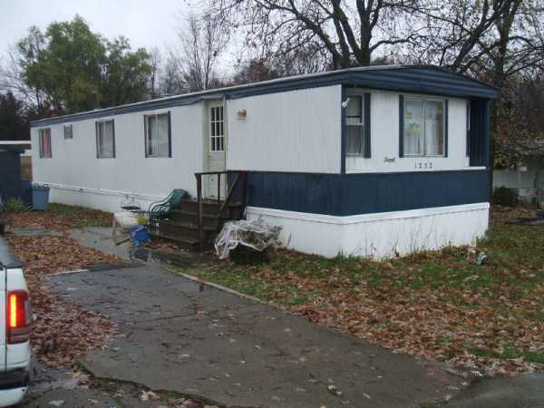 1252 North Park Drive, Brookfield, OH 44403 