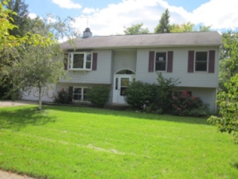 8562 Oakridge Drive, Olmsted Falls, OH 44138 