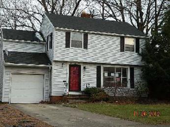 925 Keystone Dr, Cleveland Heights, OH 44121 