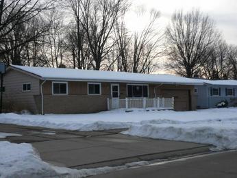 26917 Elizabeth Ln, Olmsted Falls, OH 44138 