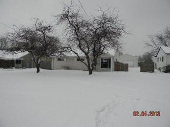 815 East Dr, Sheffield Lake, OH 44054 