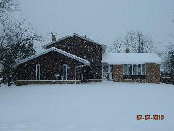 7250 Somerville Dr, Oakwood Village, OH 44146 