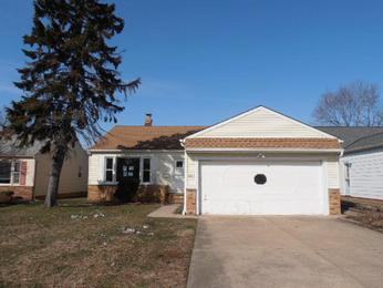 4825 Fairlawn Rd, Lyndhurst, OH 44124 