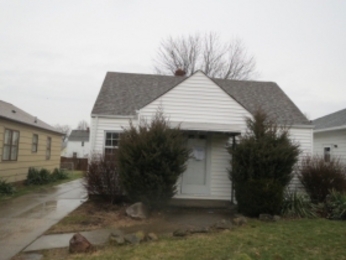 8218 Pinegrove Ave, Parma, OH 44129 