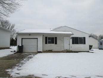 2596 Woodsedge Rd, Columbus, OH 43224 