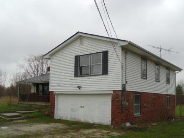 1734 S County Line, Geneva, OH 44041 
