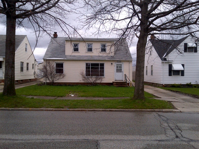 13305 Maple Leaf Drive, Cleveland, OH 44125 