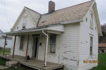 294 Packer St, Uhrichsville, OH 44683 