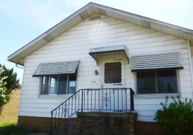 218 E 11th St, Uhrichsville, OH 44683 