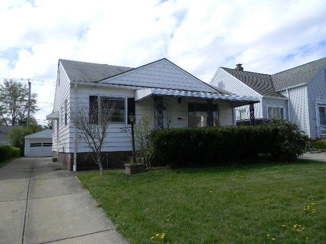 5611 Pelham Dr, Parma, OH 44129 