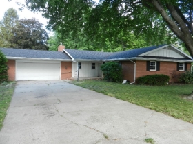 609 Adrian St, Delta, OH 43515 