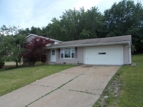 9717 Vienna Dr, Parma, OH 44130 