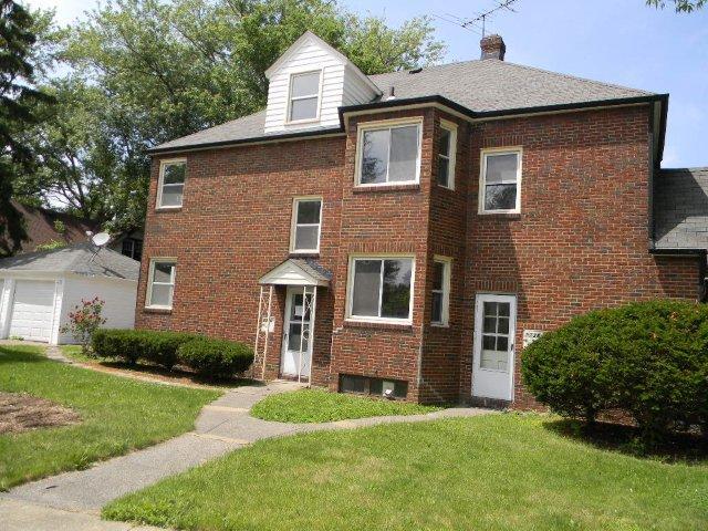 2240 Carabel Ave, Lakewood, OH 44107 