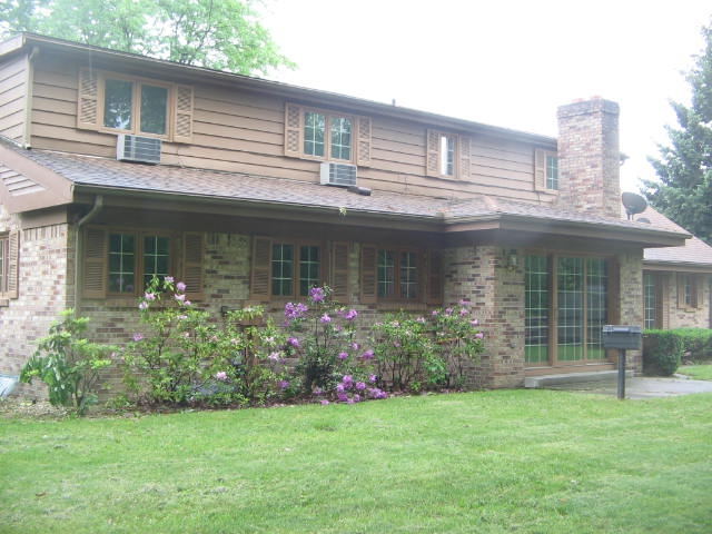 5470 Larchwood Ln, Toledo, OH 43614 