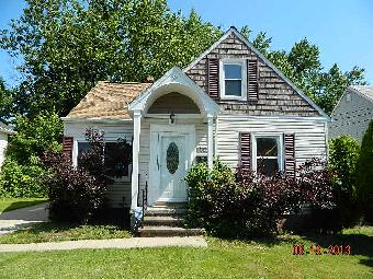 16705 Raymond St, Maple Heights, OH 44137 